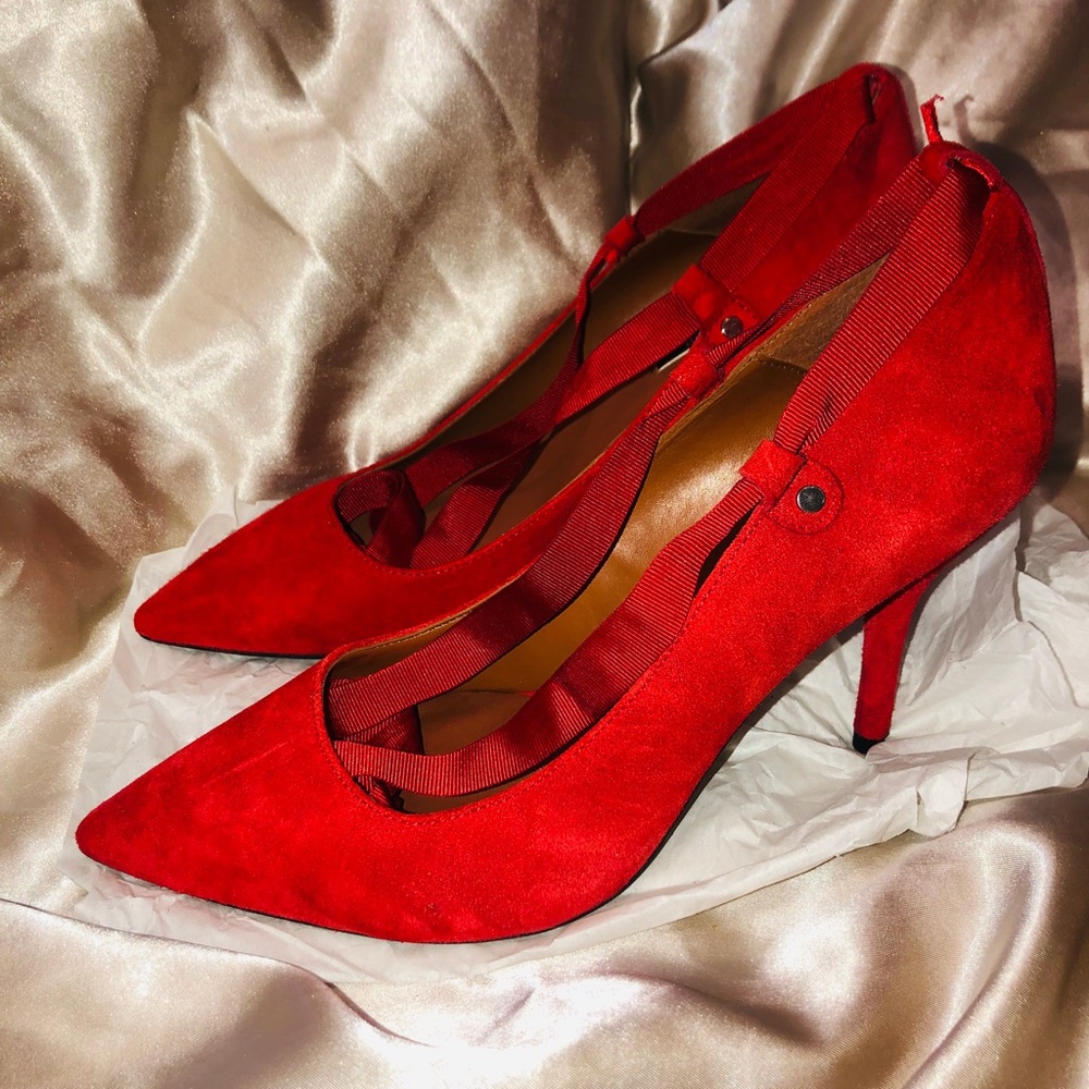 Red pumps